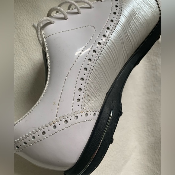 FootJoy Tailored Wingtip Spikeless Golf Shoes Womens Size 10 M White Black 91686 - Picture 15 of 16